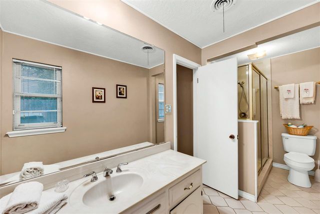 6914 NW Eisenhower Dr, Lawton, OK 73505