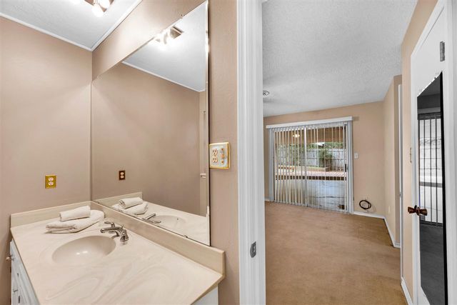 6914 NW Eisenhower Dr, Lawton, OK 73505