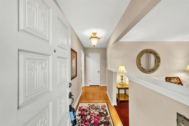 6914 NW Eisenhower Dr, Lawton, OK 73505