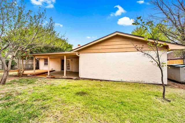 6914 NW Eisenhower Dr, Lawton, OK 73505