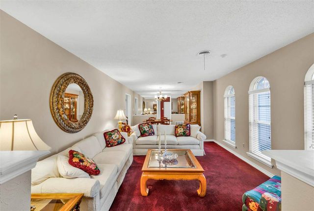 6914 NW Eisenhower Dr, Lawton, OK 73505