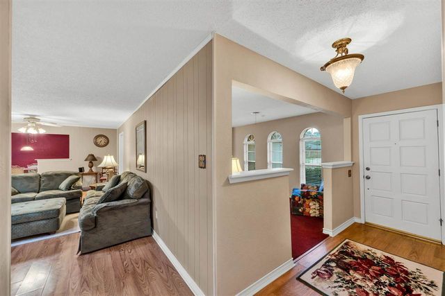 6914 NW Eisenhower Dr, Lawton, OK 73505