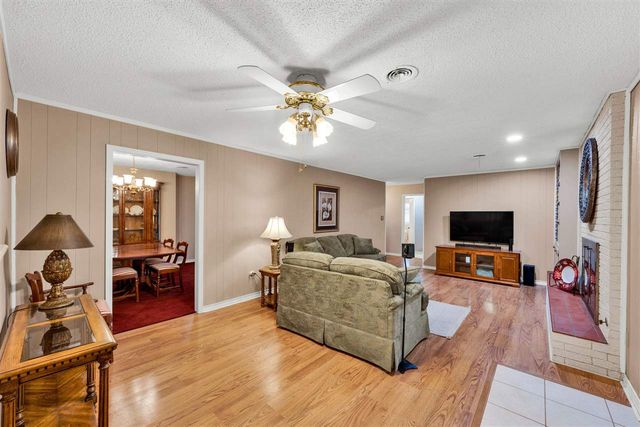 6914 NW Eisenhower Dr, Lawton, OK 73505