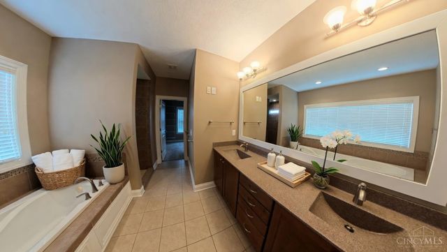 8005 Bending Willow Court, Clearcreek Twp., OH 45068