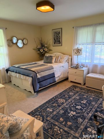 10 Heron Road, Norwalk, CT 06855