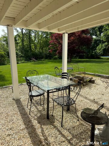 10 Heron Road, Norwalk, CT 06855
