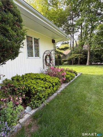 10 Heron Road, Norwalk, CT 06855