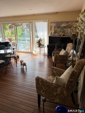 10 Heron Road, Norwalk, CT 06855