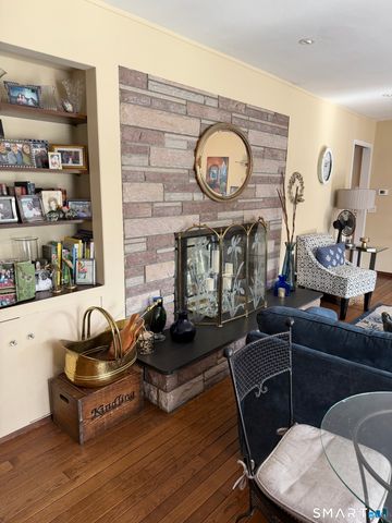 10 Heron Road, Norwalk, CT 06855