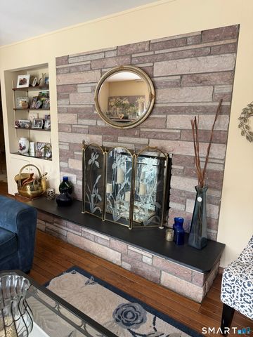 10 Heron Road, Norwalk, CT 06855