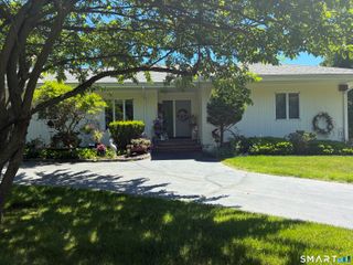 10 Heron Road, Norwalk, CT 06855