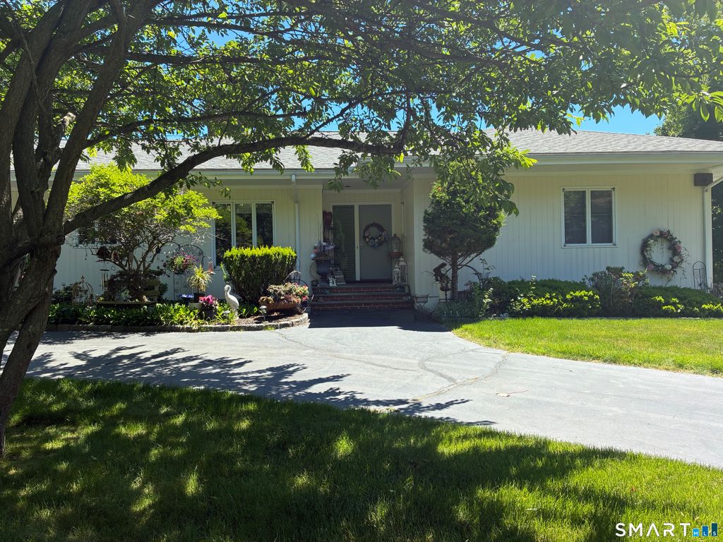 10 Heron Road, Norwalk, CT 06855