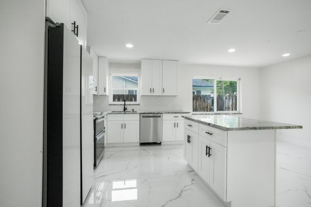 8535 NW 25th Place, Coral Springs, FL 33065