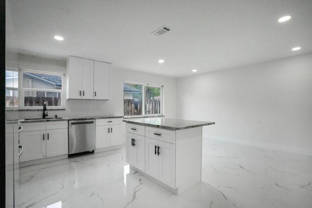 8535 NW 25th Place, Coral Springs, FL 33065
