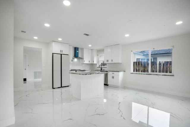 8535 NW 25th Place, Coral Springs, FL 33065