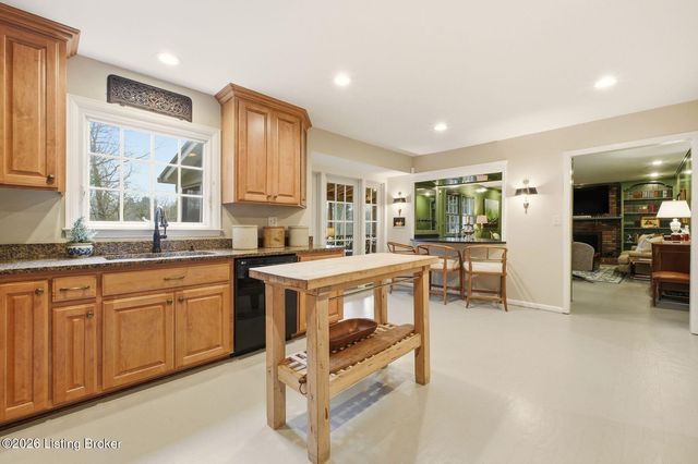 5204 Moccasin Trail, Louisville, KY 40207