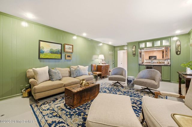 5204 Moccasin Trail, Louisville, KY 40207