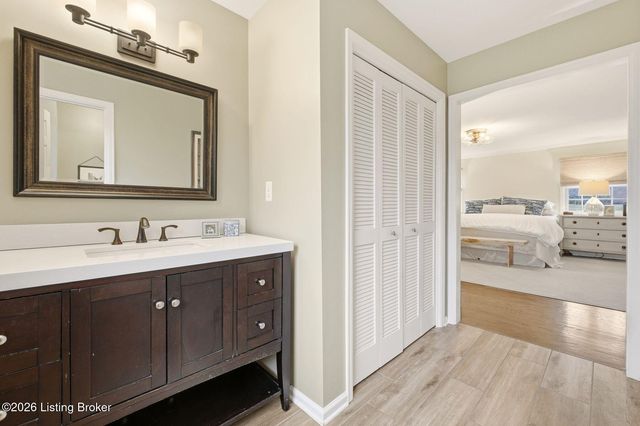 5204 Moccasin Trail, Louisville, KY 40207