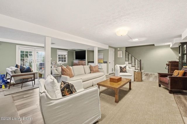 5204 Moccasin Trail, Louisville, KY 40207