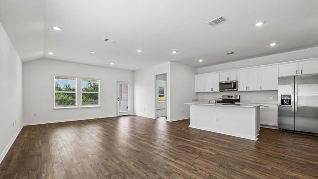 195 Mustang Lake CIR, Buda, TX 78610