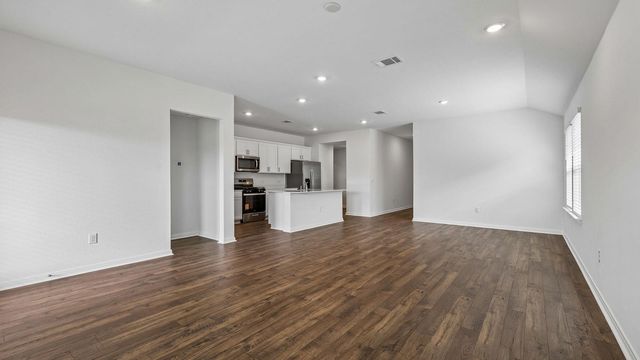 195 Mustang Lake CIR, Buda, TX 78610