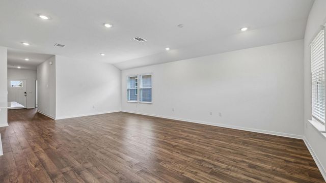 195 Mustang Lake CIR, Buda, TX 78610