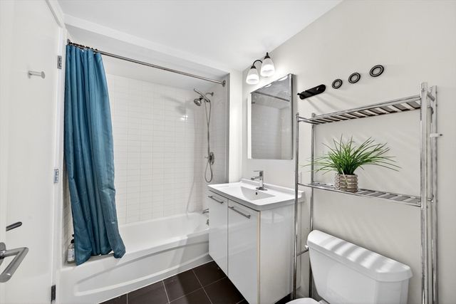 2 Earhart St 134, Cambridge, MA 02141
