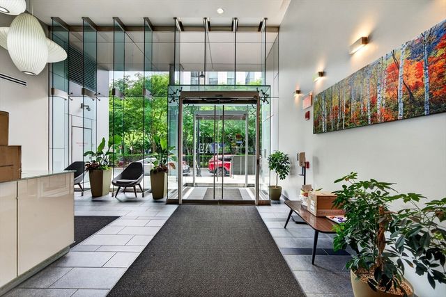 2 Earhart St 134, Cambridge, MA 02141