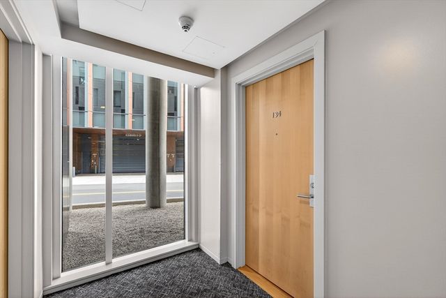 2 Earhart St 134, Cambridge, MA 02141