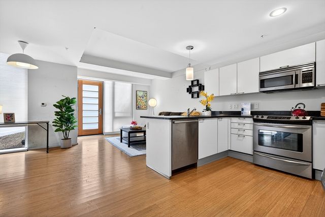 2 Earhart St 134, Cambridge, MA 02141