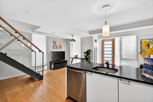 2 Earhart St 134, Cambridge, MA 02141