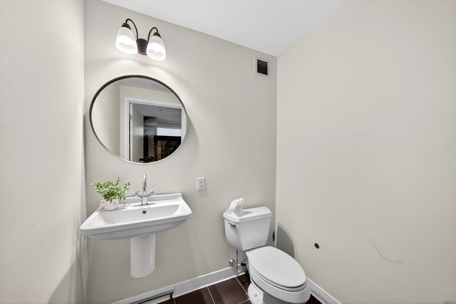 2 Earhart St 134, Cambridge, MA 02141