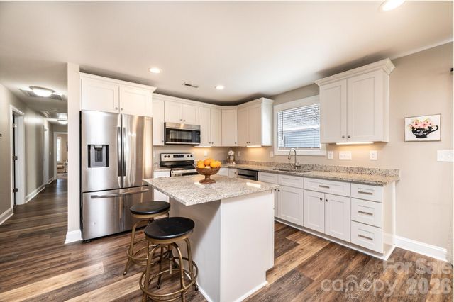 1203 Hillsboro Court, Lenoir, NC 28645