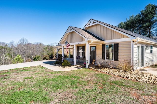 1203 Hillsboro Court, Lenoir, NC 28645