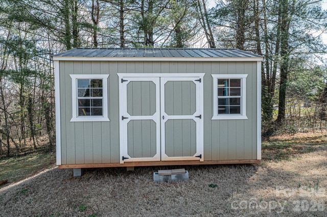 1203 Hillsboro Court, Lenoir, NC 28645