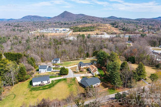 1203 Hillsboro Court, Lenoir, NC 28645