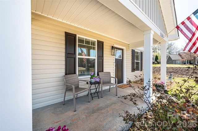 1203 Hillsboro Court, Lenoir, NC 28645