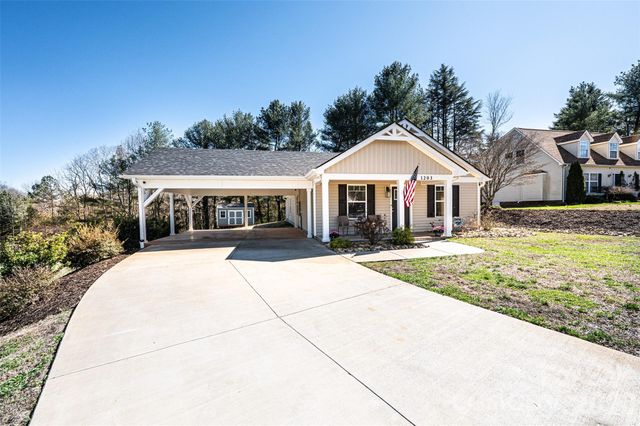 1203 Hillsboro Court, Lenoir, NC 28645