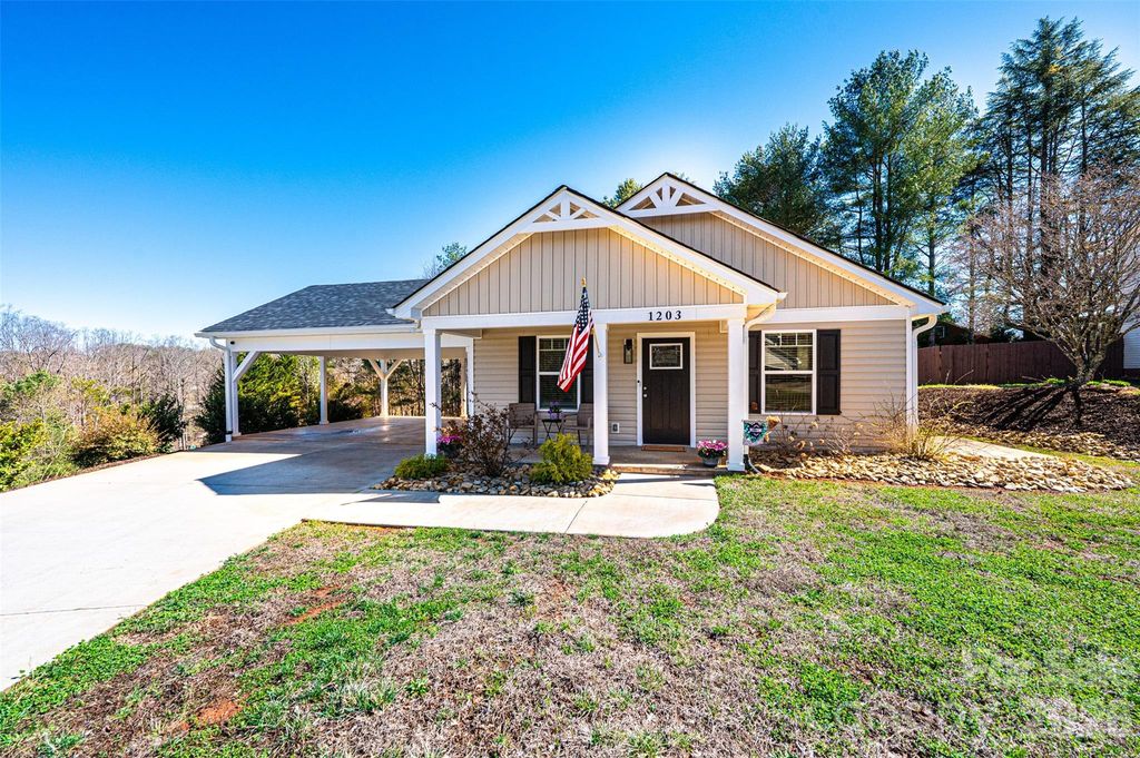 1203 Hillsboro Court, Lenoir, NC 28645