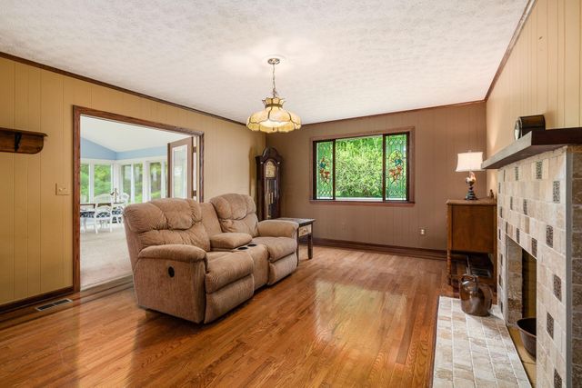 8263 Bennington Chapel Road, Centerburg, OH 43011