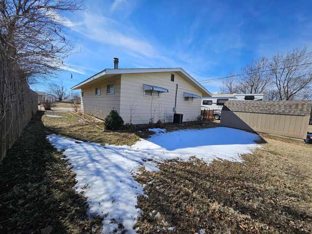 1110 Andrew Ave, Salina, KS 67401