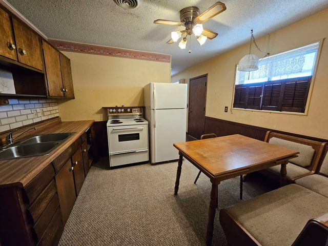 1110 Andrew Ave, Salina, KS 67401