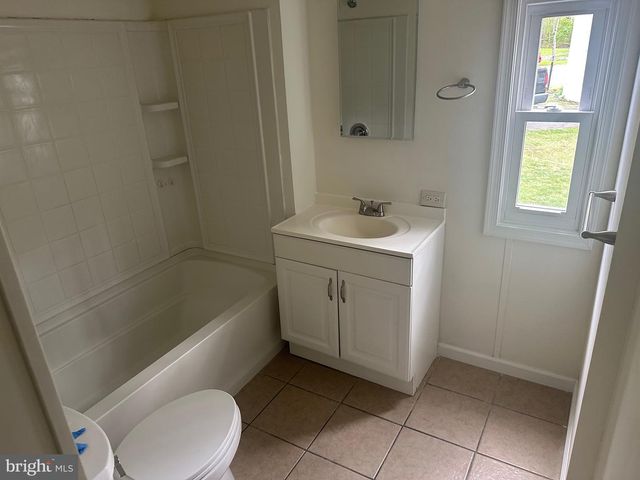 2 HEMLOCK TER, Quakertown, PA 18951