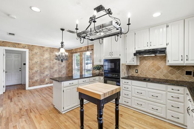 4306 Essex Court, Arlington, TX 76016