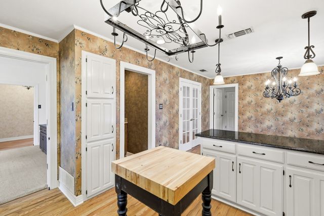 4306 Essex Court, Arlington, TX 76016