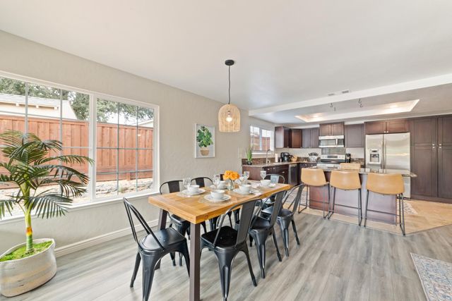 6735 Old Oak Ct, Citrus Heights, CA 95610