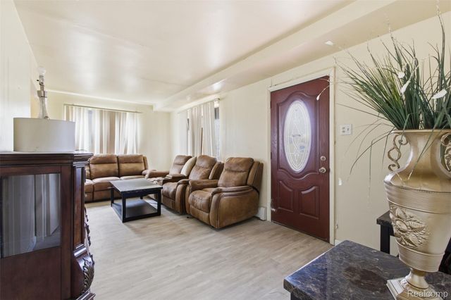 6011 Washington Street, Romulus, MI 48174