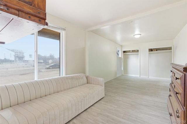 6011 Washington Street, Romulus, MI 48174