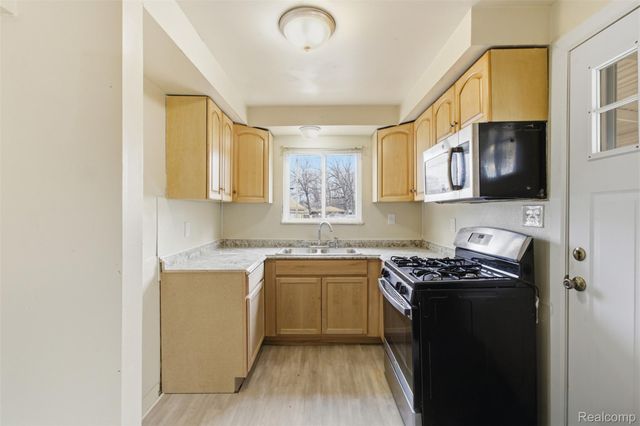 6011 Washington Street, Romulus, MI 48174