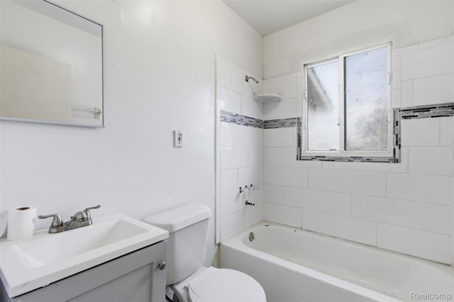 6011 Washington Street, Romulus, MI 48174